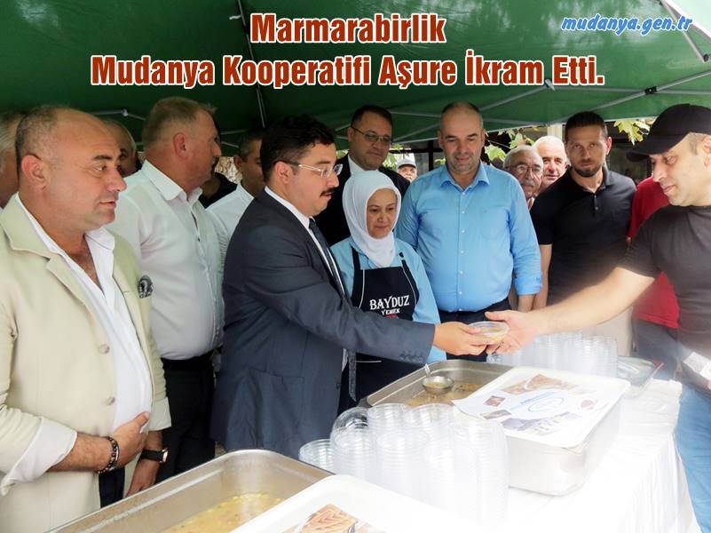 Hicri takvime göre Muharrem ayının geleneklerinden olan “Aşure Günü”nde Marmarabirlik'e bağlı Mudanya 150 sayılı Zeytin Tarım ve Satış Kooperatifi Cuma Namazı sonrası Hal Camisi'nde aşure ikram etti.