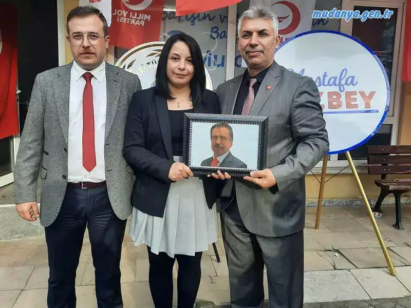 Milli Yol Partisi Mudanya İlçe Başkanlığı Olağanüstü Kongresini gerçekleştirdi. Aralık 2022 tarihinde Mudanya Emniyet Müdürlüğü karşısında bulunan Mudanya Belediyesi toplantı salonunda yapılan kongrede Melek Güler Karabay ilçe başkanı oldu.