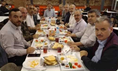 Başkan Şimşek, Mudanya Klas Spor Kulübü’nün 25. yıl buluşmaları kapsamında ayrıca 1-7 Ekim Camiler ve Din Görevlileri Haftası dolayısıyla Mudanya İlçe Müftüsü Dr. İbrahim Özler nezdinde ilçedeki cami imamlarıyla buluştu.