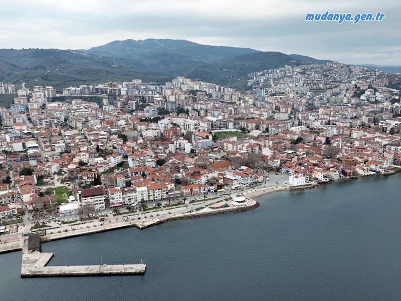 Mudanya Belediyesi, ilçe genelindeki mevcut yapı envanterinin deprem risk seviyelerinin tespit edilmesi için “Hızlı Tarama Yöntemi” başvurularını almaya başladığını açıkladı. Öncelikli olarak Burgaz, Eğitim, Siteler, Yalı Mahalleleri ve Ömerbey Mahallesi Demirhane bölgesinde ücretsiz olarak uygulanacak olan çalışma için başvurular, Mudanya Belediyesi Kentsel Tasarım Müdürlüğü’ne yapılacak.