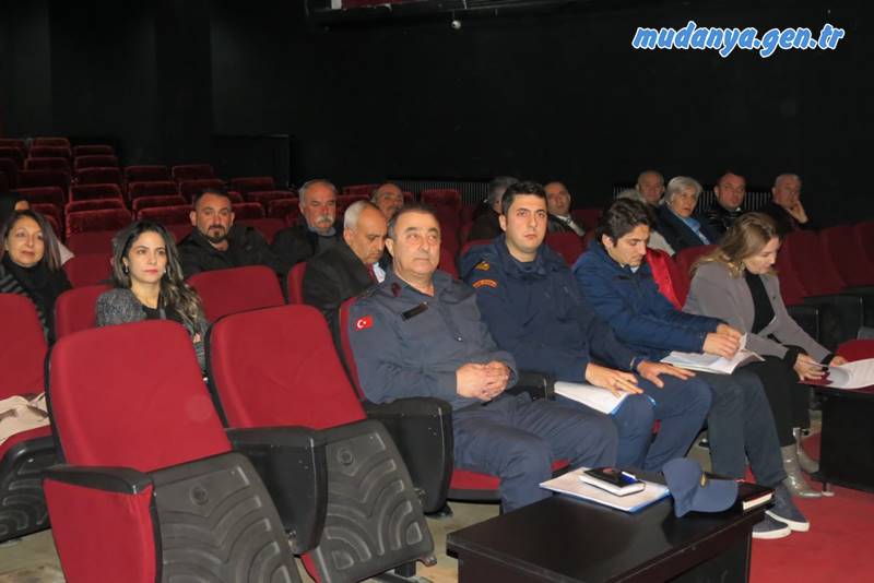 Mudanya Kaymakamlığının öncülüğünde 2022 Yılında Mudanya Kamu kurumlarının faaliyetleri ve gelecek planlarının sunumlarının yapıldığı toplantı Uğur Mumcu Kültür Merkezinde gerçekleştirildi.