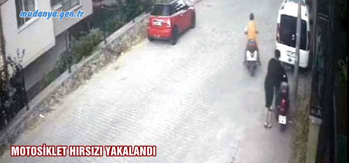 Arkadaşıyla birlikte yaptığı hırsızlığı sosyal medyada paylaşılan motosiklet hırsızı, vatandaşlarında konuyla ilgili şikayetlerin artması sonucu Mudanya Emniyet Müdürlüğü Asayiş şubesi takibi sonucu kıskıvrak yakalanarak tutuklandı.