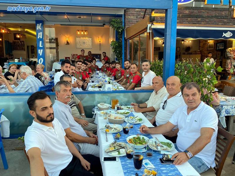 Başarılı Bir sezonu geride bırakan Mudanyaspor 100. yılında, yeni sezon öncesi Hikmet İlhan başkanlığında tanışma yemeğinde bir araya geldi. Kadrosuna kattığı yeni isimlerle bu yıl çıtayı yükselterek şampiyonluk hedefliyor.