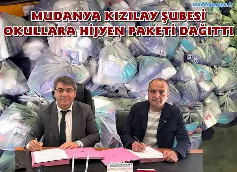 Kızılay Mudanya Şubesi, temsilcilik durumundan Şube konumuna geçmesinin ardından yardım faaliyetlerini hızlandırarak, öncelikle ihtiyaç sahiplerini tespit ederek yardımlarını gerçekleştiriyor. Son olarak Mudanya'da faaliyet gösteren okullara hijyen paketi dağıttılar.