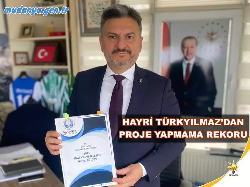 Ak Parti Mudanya İlçe Başkanı Orhan Samast ilçe merkezinde yaptığı basın açıklamasıyla Mudanya'nın 2022 yılına dair değerlendirmelerini ve yaklaşık 9 yıldır görevde olan CHP'li Belediye Başkanı Hayri Türkyılmaz'ın işten ve hizmetten uzak anlayışta olduğunu iddia ederek tespitlerini kamuoyu ile paylaştı.
