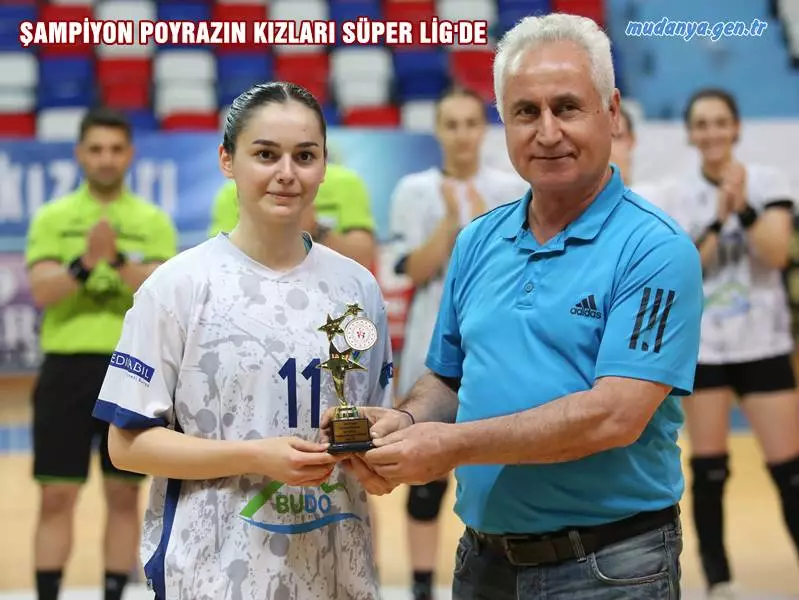Zonguldak'ta devam eden Kadınlar Hentbol 1. Ligi play-off'ların Bursa Büyükşehir Belediyespor, üçüncü maçında Sivas Belediyespor'u 33-26 mağlup ederek 3'te 3 yaptı ve bitime bir maç kala şampiyon olarak Süper Lig'e çıkmayı garantiledi.