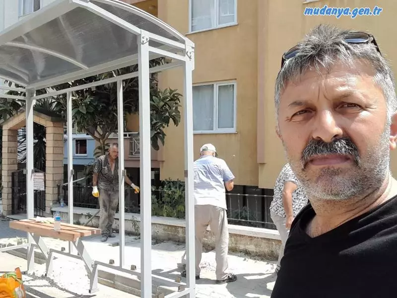 Mudanya Şükrü Çavuş Mahallsei Su Deposu Caddesi Otobüs Durağına kavuştu. Mahalle Muhtarı Şeref Şaş Su Deposu Caddesi sakinlerinin isteği üzerine Bursa Büyükşehir Belediyesine yaptığı başvuru sonrasında kapalı otobüs durağının büyükşehir ekipleri tarafından konulduğunu belirterek Bursa Büyükşehir Belediyesine teşekkür etti.