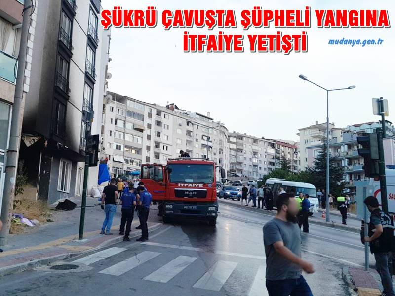 Şükrü Çavuş Mahallesi Su Deposu Caddesi Mudanya İlçe Stadı inişinde yeni yapılan ve bodrum girişlerinde kapı olmayan kontrolsüz yerlere konulan eşyalar yandı.
