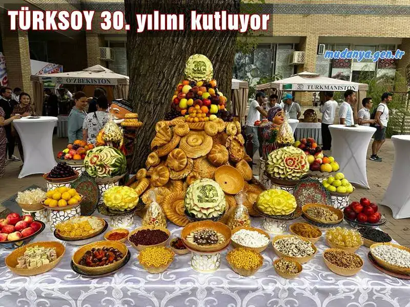 Türk Dünyasının ilk uluslararası kuruluşu olan TÜRKSOY’un 30. kuruluş yıl dönümü teşkilata üye ülkelerinin ev sahipliğinde düzenlenen çeşitli etkinliklerle kutlanıyor. 9 Haziran’da Kazakistan’ın Almaatı şehrinde başlayan 13 Haziran’da Kırgızistan’ın Başkenti Bişkek’te devam eden kutlamaların son adresi Özbekistan’ın Başkenti Taşkent oldu.
