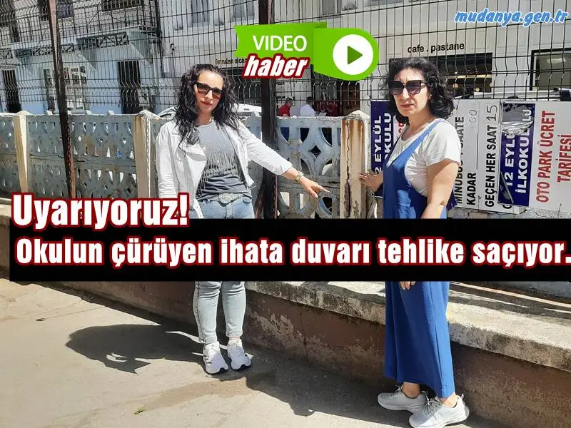 Mudanya 12 Eylül İlkokulu'nun çürüyen ihata duvarı tehlike saçıyor. 12 Eylül İlkokulu Okul Aile Birliği Başkanı Esra Kahraman sorunu pek çok yazışmayla yetkililere ilettiklerini ancak sorunun artarak devam ettiğini belirterek duvarın onarılmasını istedi.