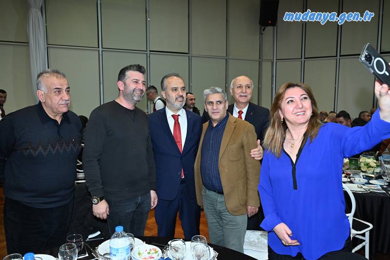 Bursa Büyükşehir Belediye Başkanı Alinur Aktaş, Doğu ve Güneydoğu sivil toplum kuruluşlarının temsilcileri ve kanaat önderleriyle Atatürk Kongre Kültür Merkezi’nde biraraya geldi.