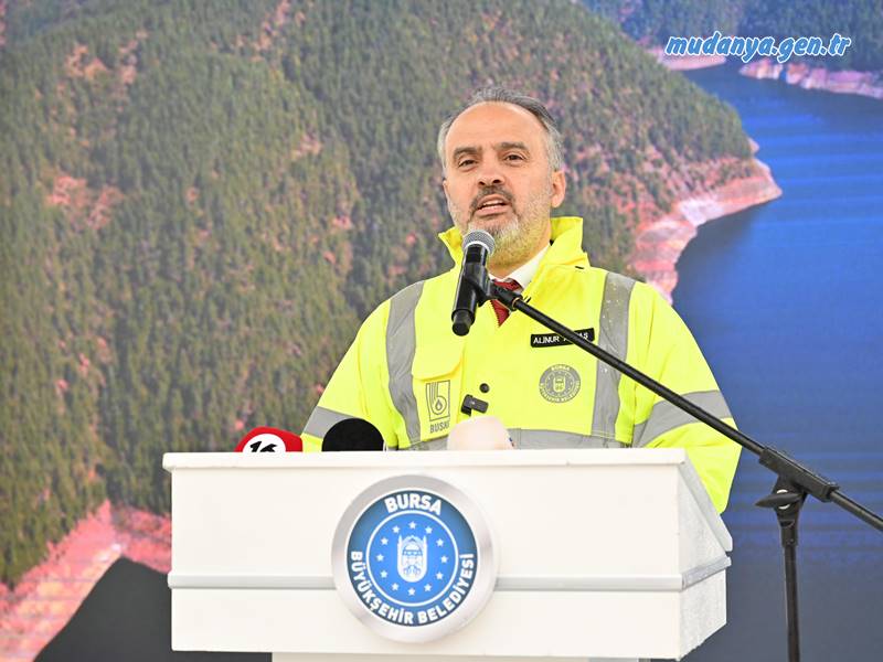 Bursa’ya 2060 yılına kadar susuzluk yaşatmayacak olan ‘Bursa Çınarcık İçme Suyu Projesi’nde çalışmalar tüm hızıyla ilerlerken, içme suyunu şehre ulaştıracak hattın imalatı düzenlenen törenle başlatıldı.