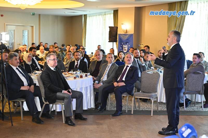 Bursa Büyükşehir Belediye Başkanı Alinur Aktaş, 2019’da bütçenin yüzde 22’sini yatırımlara ayırırken, artık bütçenin yüzde 46’sını yatırımlara ayırdıklarını söyleyerek, “17 ilçe ve 1060 mahallede tüm ihtiyaçları gece gündüz demeden gidermek için çalışıyoruz” dedi.