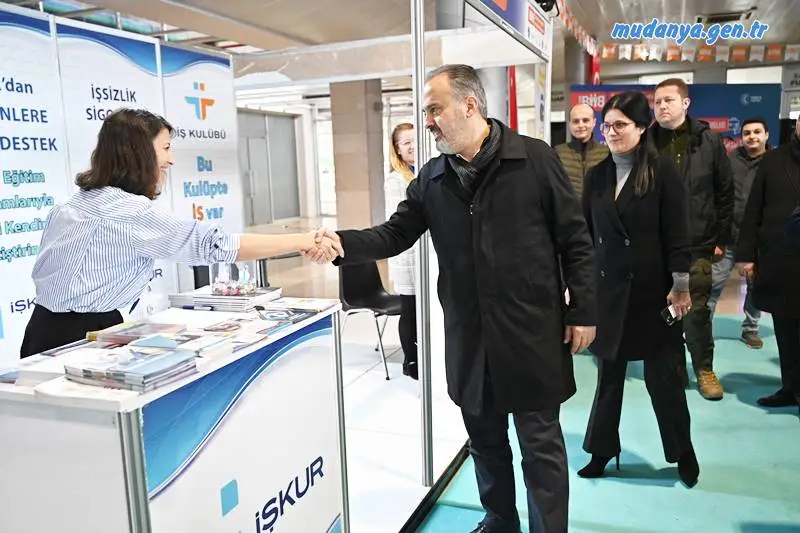 Bursa Büyükşehir Belediyesi’nin destekleriyle 7.’si düzenlenen ve 274 firmanın katılımıyla Türkiye’nin alanında en büyük istihdam buluşmalarından biri olan Bursa İnsan Kaynakları ve İstihdam Buluşması (BİİB), bu sene de iş arayanlar ile işverenleri buluşturdu.