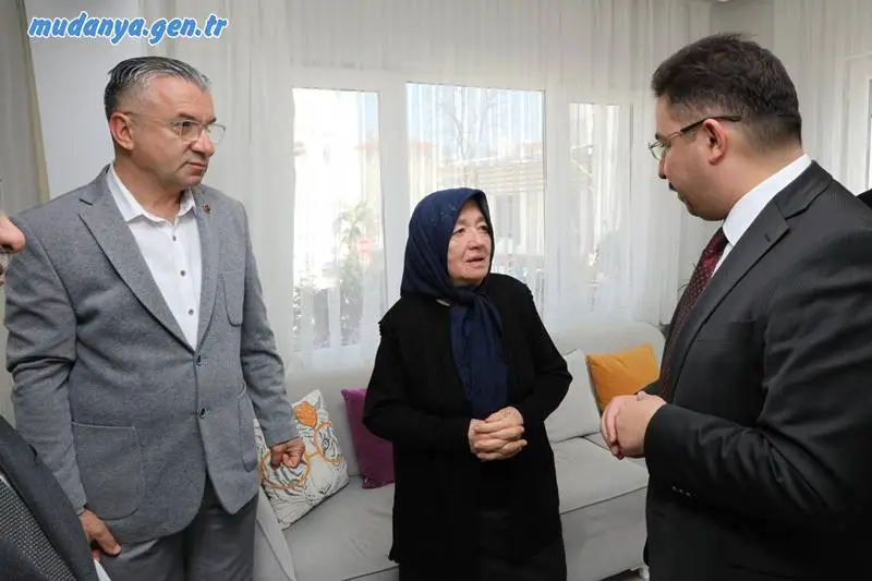 18 Mart Çanakkale Deniz Zaferi ve Şehitleri Anma Günü'nün 109'uncu yıl dönümü Mudanya'da çeşitli etkinliklerle kutlandı şehitlikler ziyaret edildi.