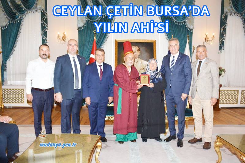 AHİLİK Kutlama programı kapsamında, mesleki hayatında başarı gösteren, çevresi tarafından sevilen ve sayılan esnaftan köftecilik mesleğini icra eden Ceylan Çetin ilin ahisi, otomobil tamircisi Mehmet Taşkın ilin kalfası, elektrikçi Efe Aydoğdu da ilin çırağı seçildi.