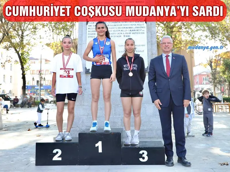 Mudanya Belediyesi tarafından “Çok Yaşa Cumhuriyet” temasıyla düzenlenen 29 Ekim Cumhuriyet Bayramı kutlamaları başladı. Mudanya Belediye Başkanı Deniz Dalgıç, büyük mirası sonsuza dek yaşatacaklarını söyledi.