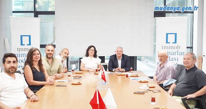 Mudanya Belediyesi ile TMMOB Mimarlar Odası Bursa Şubesi arasında güvenli kent, güvenli yaşam işbirliği protokolü imzalandı.