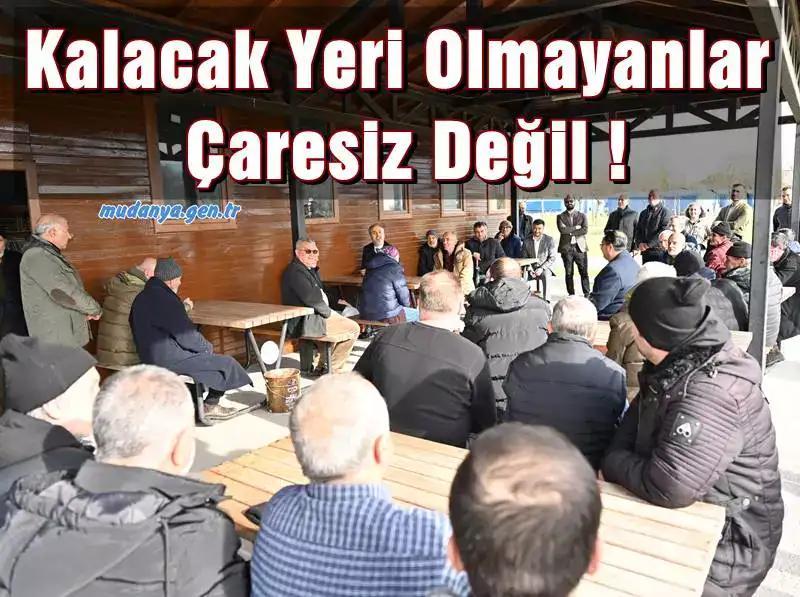Bursa Büyükşehir Belediyesi Ürünlü Erkek Konukevi, soğuk havalarda kalacak yeri olmayan vatandaşlara sıcak yuva olmaya devam ediyor. Çaresizliğin umuda dönüştüğü yer olan Ürünlü Erkek Konukevi’nde vatandaşlar, konaklamanın yanında uygulanan farklı projelerle meslek sahibi de oluyorlar.