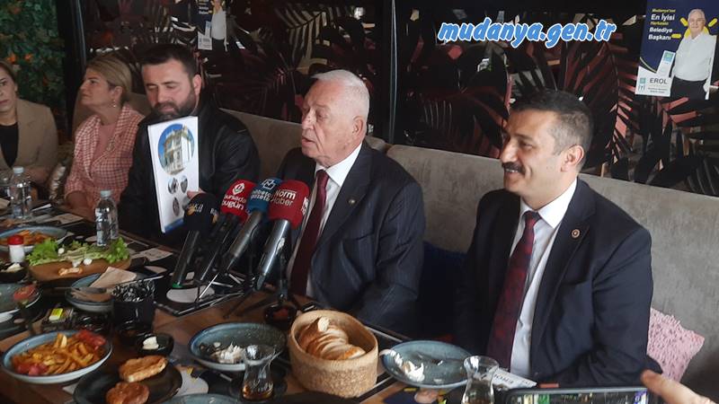 İYİ Parti Mudanya Belediye Başkan adayı Erol Demirhisar, 31 Mart Yerel Seçimlerine az bir zaman kala, aday olma sürecini anlattı Bursa basınının sorularını yanıtladı. Gerçekleşen toplantıya İyi Parti Bursa Milletvekili ve Bursa Büyükşehir Belediye Başkan Adayı Selçuk Türkoğlu da katıldı.