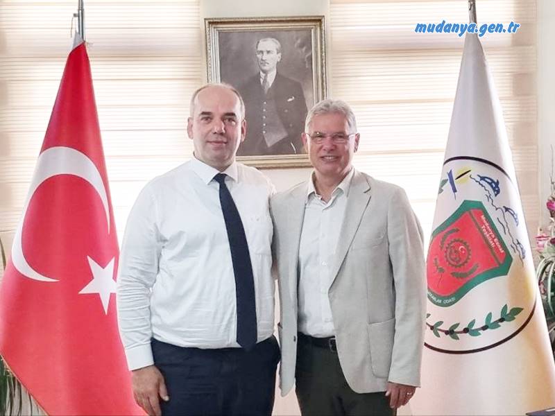 Mudanya Demirhane Mevkii’nde yer alan dolgu alanındaki kapalı pazaryerinde 5 yıl aradan sonra ikinci kez kurulan Cuma pazarını Belediye Başkanı Deniz DALGIÇ ilçe protokolü ile ziyareti öncesinde Mudanya Esnaf ve Sanatkârlar Odası Başkanı Ertan ABDULAZİZOĞL'nu ziyaret etti.