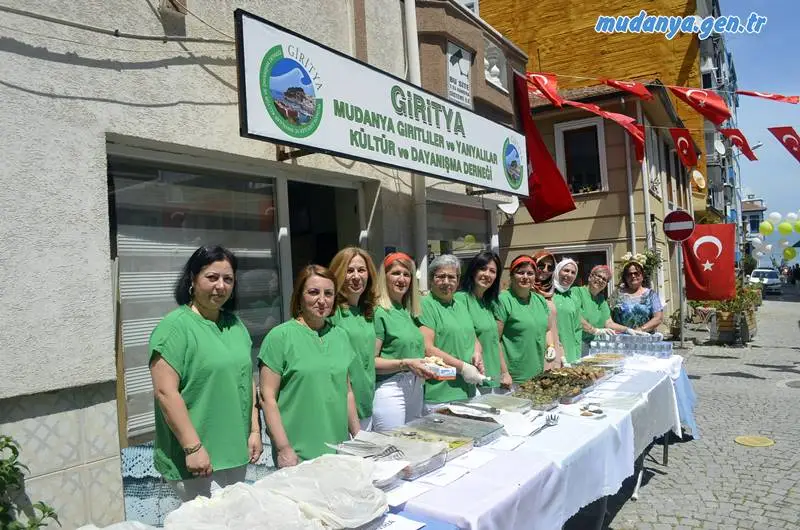 10. yıl kutlamasında yönetim kurulu üyeleri ile birlikte konuklarına hoş geldiniz diyen Başkan Zehra Nur Biricik, "1 Mayıs 2014 yılında kurulan derneğimiz, Marmara'nın incisi, Bursa'nın nefesi ve bizim göz bebeğimiz, Mudanya'mızda kültürümüzü yaymak, yaşatmak ve gelecek kuşaklara aktarmak adına üyelerimiz, Mudanyalılar ile birlikte 10 Yıldır gerek Girit mutfağı, gerekse Girit el sanatları ile ilgili çalışmalar yapmaktayız.