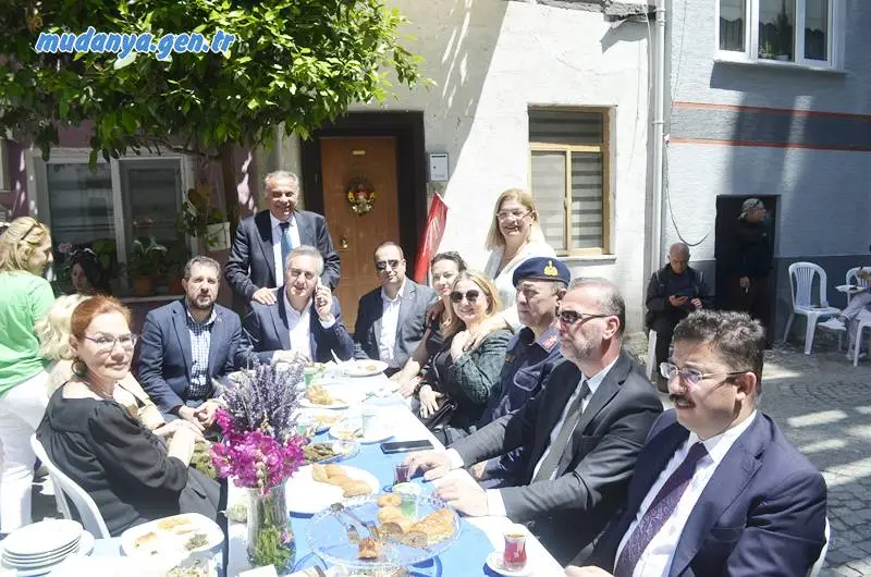 Mudanya'da 10 yıldır faaliyet gösteren Mudanya Girit ve Yanyalılar Kültür ve Dayanışma Derneği (GİRTYA) üyelerinin düzenlediği 10. yıl kutlamalarında coşku dolu anlar yaşandı.