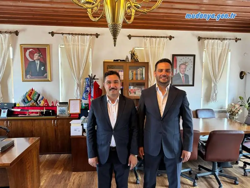Mudanya’da 31 Mart 2024 yerel seçimlerinde 69 bin 589 geçerli oyun yüzde 36,3’ünü olarak 25 bin 291 oyla ikinci olan Cumhur İttifakı AK Parti adayı Gökhan Dinçer, Mudanya Belediye Başkanı seçilen Deniz Dalgıç'a hayırlı olsun ziyaretinde bulundu. Dinçer ziyaretini dikkat çekici bir mesajla sosyal medya hesabında paylaştı.