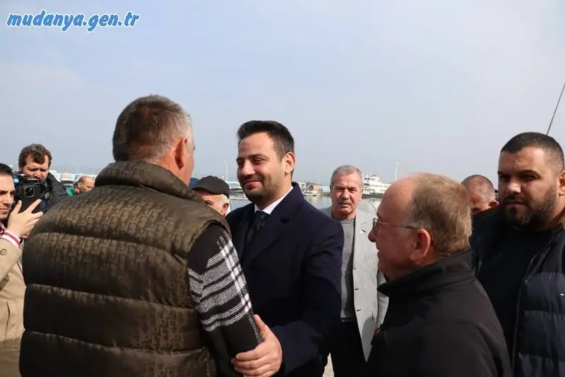 AK Parti Mudanya Belediye Başkan Adayı Gökhan Dinçer, "Kurumlar ve vatandaşlarla barışık şekilde çalışıp, sorunları birlikte çözeceğiz" dedi.