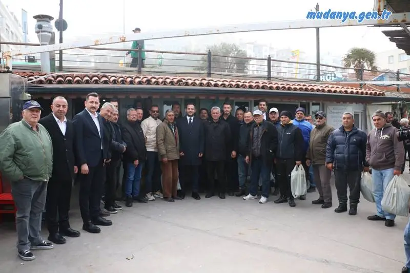 Mudanya'ya Denizcilik Lisesi, sonrasında da Denizcilik Yüksekokulu kurmak istediklerini ifade eden Dinçer, "İlçemizde denizimiz var ama denizimizden bihaberiz. İnşallah Mudanyamız'ın her sorununa el atacağız. İlçemizi daha da yaşanabilir bir hale getireceğiz" diye konuştu.