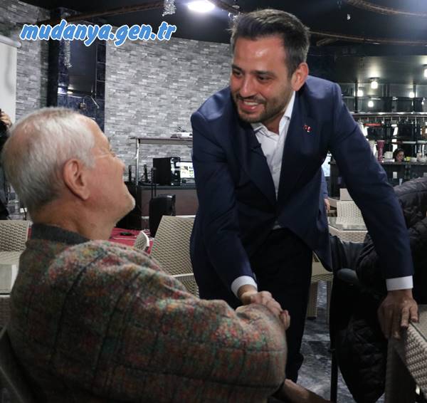 Cumhur İttifakı AK Parti Mudanya Belediye Başkan Adayı Gökhan Dinçer, "60 yaş üstü 20 binin üzerinde vatandaşımızın yaşadığı Mudanya'da büyüklerimiz için hayata geçireceğimiz Emekli Yaşam Merkezi ile büyüklerimiz boş vakitlerini huzur ve keyifle geçirme imkanı bulacaklar" diye konuştu.