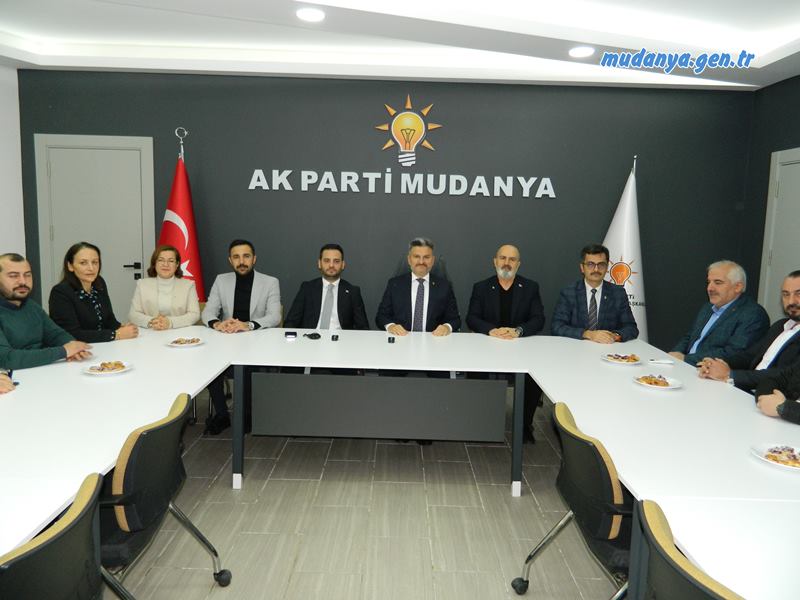 AK Parti Mudanya Belediye Başkan adayı Gökhan Dinçer Mudanya AK Parti İlçe binasında İlçe Başkanı Orhan Samast ve yönetim kurulu üyeleri ile birlikte toplanarak basına yaptığı açıklamayla seçim başlangıcını verdiğini resmen açıkladı. Basın toplantısına AK Parti Bursa İl Başkan Yardımcıları ve İl Koordinatörleri ve Ak Partiden aday adayı olan Erdal Bilen ile Necati Şimşek'te katılarak birlik ve beraberlik mesajı verdiler.