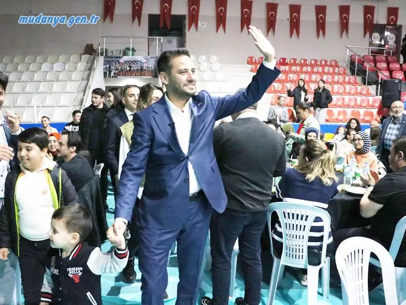 Cumhur İttifakı AK Parti Mudanya Belediye Başkan Adayı Gökhan Dinçer, ilçeye kazandıracakları tesislerle gençlerin çok daha kolay bir şekilde spor yapabileceğini söyledi.