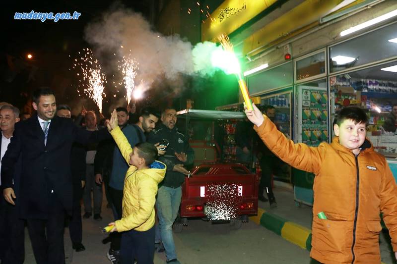 Gittiği her yerde coşkuyla karşılanan AK Parti Mudanya Belediye Başkan Adayı Gökhan Dinçer'e Kumyaka ve Tirilye'de de yoğun ilgi vardı.