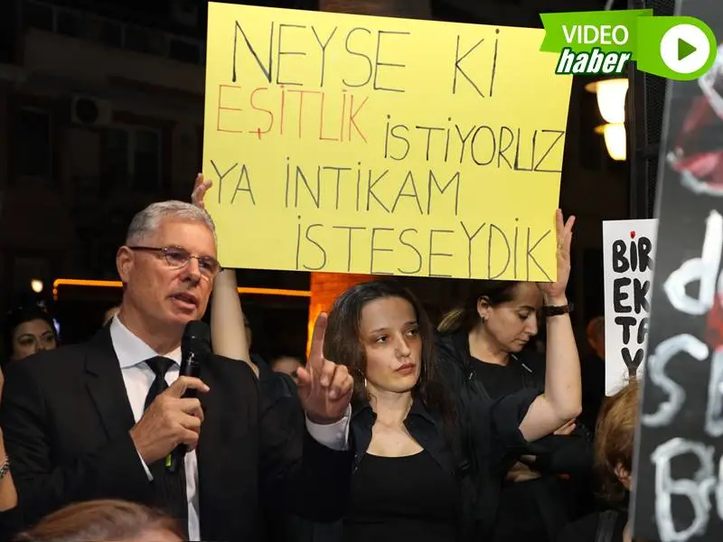 Kadın cinayetleri ve kadına yönelik şiddet olayları Mudanya Mütareke Meydanı’nda protesto edildi. “Yan Yana, Omuz Omuza, Kadına Şiddete Hayır” sloganlarıyla seslerini yükselten kadınlara Mudanya Belediye Başkanı Deniz Dalgıç tam destek vererek, “Her zaman yanınızdayım” dedi.