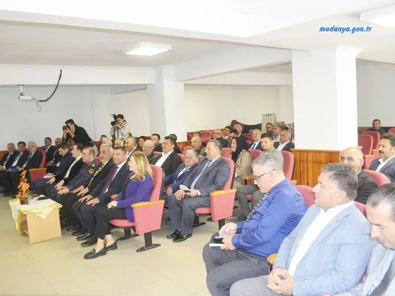 Mudanya Kaymakamı Ayhan Terzi'nin Başkanlığını yaptığı toplantıda Kamu hizmetlerinin sorumlu amirleri, yaptıkları sunumla gerçekleşen hizmetleri ve geleceğe dair planlarının sunulduğu çalışmalarını paylaştılar.