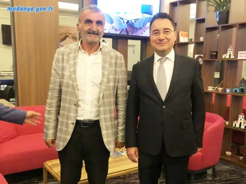 9 Mart 2020 tarihinde Ali Babacan’ın liderliğinde kurulan ve Türkiye siyasetine hızlı bir giriş yapan Demokrasi ve Atılım (DEVA) Partisi, 12 Ekim’de Ankara Meyra Place'da gerçekleştireceği ikinci büyük olağan genel kuruluna hazırlanırken, Genel Başkan Ali Babacan’a Bursa’dan tam destek geldi.