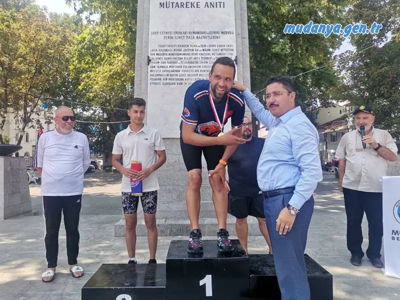 Bu yıl 3. kez düzenlenen Mudanya Körfezi Açık Deniz Yüzme Maratonu, Yalova'nın Kapaklı köyü ile Mudanya arasında gerçekleşti.