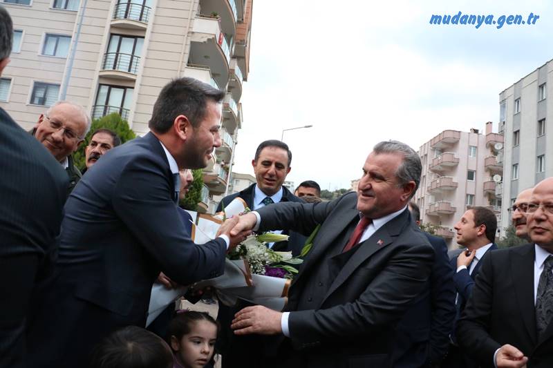 Gençlik ve Spor Bakanı Osman Aşkın Bak'ın katılımıyla gerçekleştirilen sporcu buluşmasında Mudanya'nın muhteşem bir spor potansiyeline sahip olduğunu söyleyen AK Parti Mudanya Belediye Başkan Adayı Gökhan Dinçer, Bakan Bak'tan ilçeye sportif yatırım desteği isterken, yatırımların sözünü de aldı.
