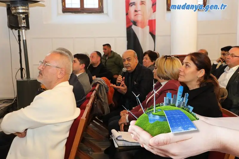 Mudanya Belediyesi, Güneş Enerji Santrali Projesi için onayı aldı. “Yeşil Belediyecilik” hedefiyle başlatılan proje kapsamında, yıllık 2 milyon 62 bin kilowatt/saat enerji üretilecek.