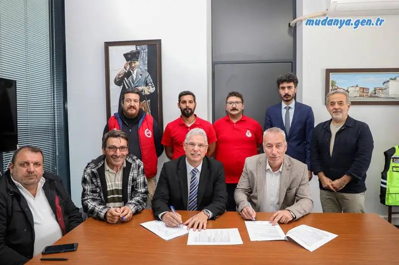 Mudanya Belediyesi ile DİSK’e bağlı Genel-İş Sendikası arasında yapılan toplu iş sözleşmesi görüşmelerinde anlaşma sağlandı. Sözleşme ile işçilere yüzde 27.73 oranında zam yapıldı. Mudanya Belediye Başkanı Deniz Dalgıç, amaçlarının Mudanya’da refah seviyesini artırmak olduğunu söyledi.