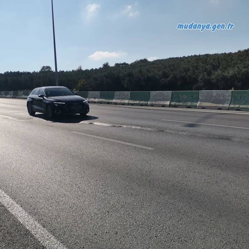 Mudanya’da, Bursa-Mudanya istikametinde Aydınpınar Mahallesi mevkiinde ana yolda meydana gelen asfalt beton kaplamalarındaki çöküntüler, sürücüler için ciddi bir tehdit oluşturuyor.