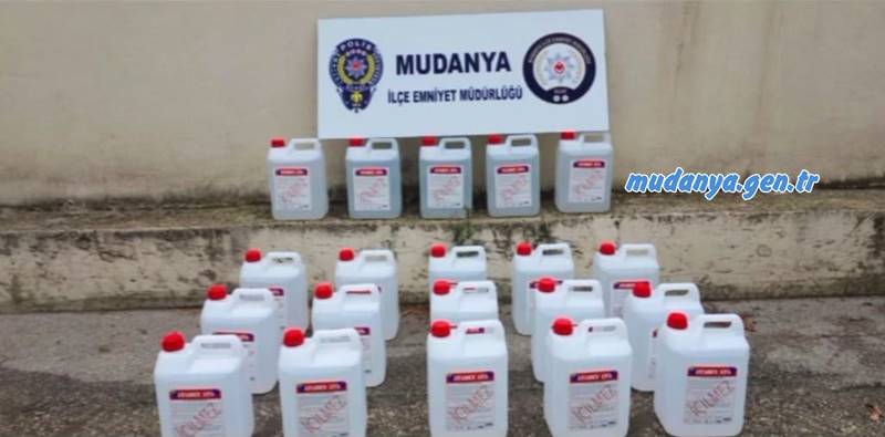 Mudanya'da kaçak ve sahte alkol üretimi için kullanılan etil alkol ticaretinin engellenmesine yönelik düzenlenen operasyonda 260 litre etil alkol ele geçirildi.