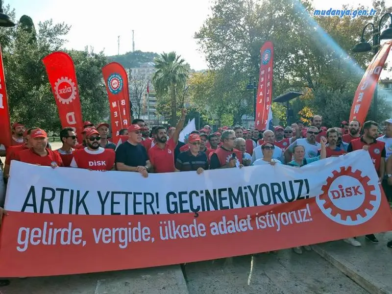 DİSK'e Bağlı İşçiler Mudanya'da Yürüdü