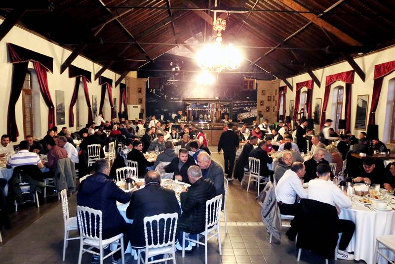 S.S. 65 No lu Mudanya Karayolu Yük Taşıma Kooperatifi Üyeleri, Başkan Servet Şahiner öncülüğünde Montania Otelde bir araya gelerek birlikte iftar yaptılar.