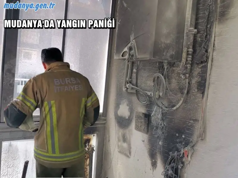 Mudanya Güzelyalı Yalı Mahallesi Dostlar Sitesi'nde yangın paniği yaşandı. 5. Sokak'taki bir apartmanın 3. katında çıkan yangının, doğalgaz şofbeninin elektrik aksamından kaynaklandığı düşünülüyor. Site sakinlerinin ihbarı üzerine olay yerine itfaiye, 112 Acil Servis ve polis ekipleri sevk edildi.