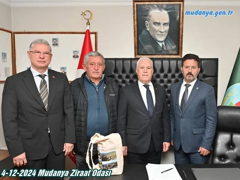 Beraberindekilerle birlikte Mudanya Ziraat Odası Başkanı Zekai Samast’ı ziyaret eden Başkan Bozbey, Mudanya Zeytin Tarım Satış Kooperatifi’ni de ziyaret ederek Marmarabirlik Yönetim Kurulu Genel Başkanvekili Ali Yıldız ve Kooperatif Başkanı Cüneyt Soylu ile bir araya geldi. Görüşmelerde, ilçenin tarımsal potansiyelinin en iyi şekilde değerlendirilmesi için yapılabilecek çalışmalar ve projeler ele alındı.