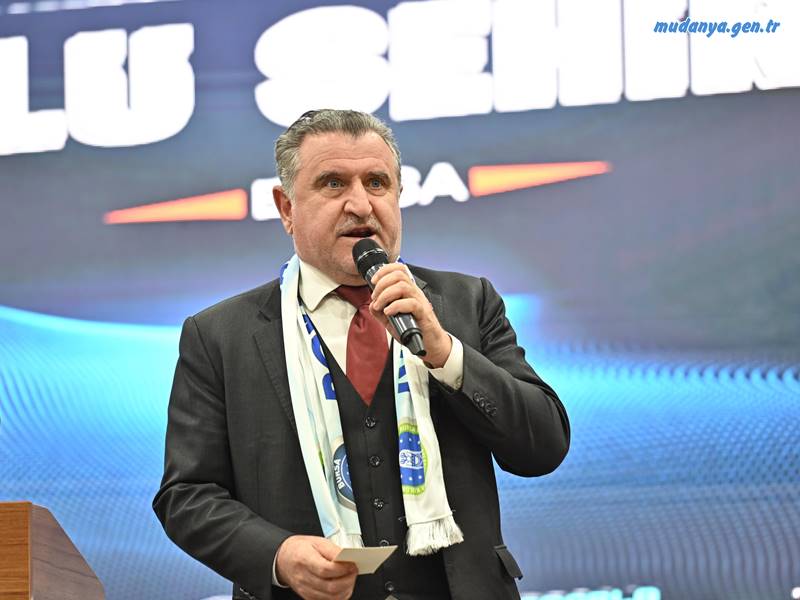 Bursa Büyükşehir Belediyesi ev sahipliğinde düzenlenen programla Gençlik ve Spor Bakan Osman Aşkın Bak, ‘Amatör spor kulüpleri sporcuları, Büyükşehir Belediyespor Kadınlar Hentbol Takımı ve sporcu aileleriyle biraraya geldi.