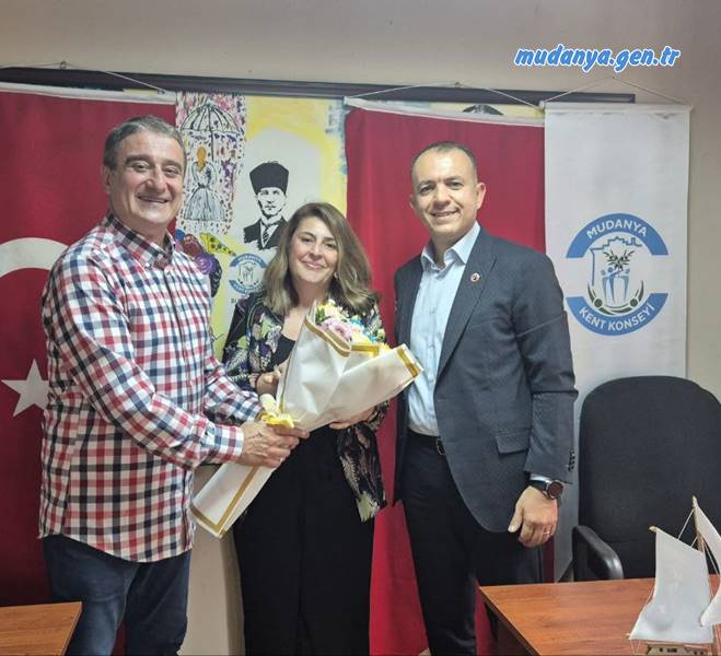 Biçer Sigorta firmasının sahibi olan ve yıllardır Mudanya'mızın yüz akı olarak sektöründe her yıl ödül alan Volkan Biçer Mudanya Kaymakamı Ayhan Terzi, Mudanya Esnaf Ve Sanatkârlar Odası Başkanı Ertan Abdulazizoğlu ve Kent Konseyi Başkanı Ozan Kozan'ı 13. Sigorta Haftası dolayısıyla ziyaret etti.