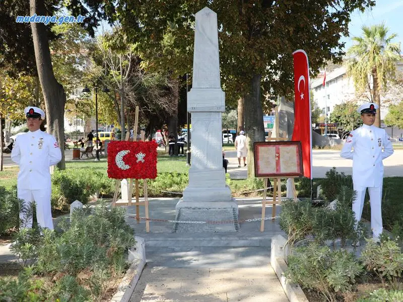 Mudanya’nın düşman işgalinden kurtuluşunun yıldönümü kutlamaları Mudanya Kaymakamı Ayhan Terzi ve Mudanya Belediye Başkanı Deniz Dalgıç’ın, Mudanya savunmasının simgesi Şükrü Çavuş’un anıtına çelenk ve İstiklal Madalyası sunumuyla başladı.